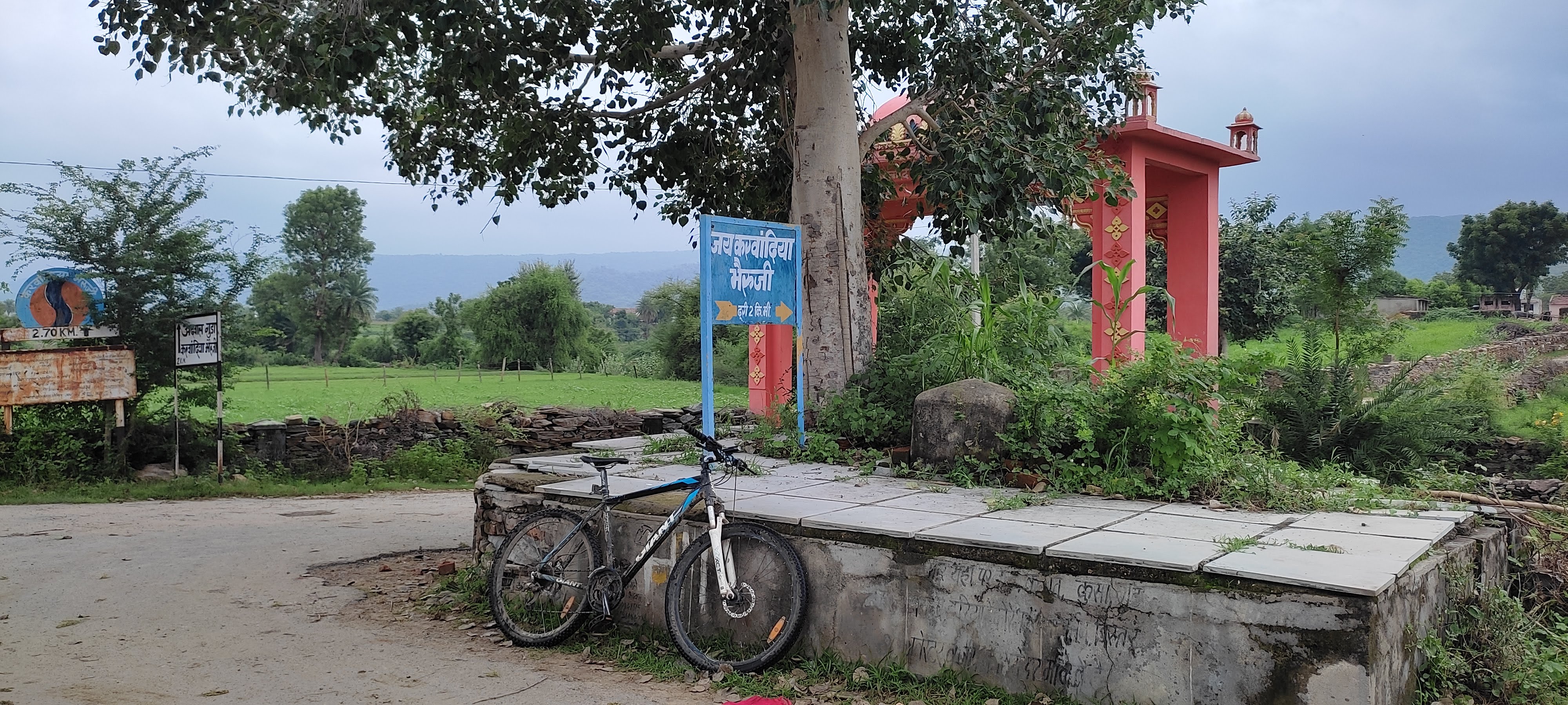 Picturesuqe cycling route via Adwas village