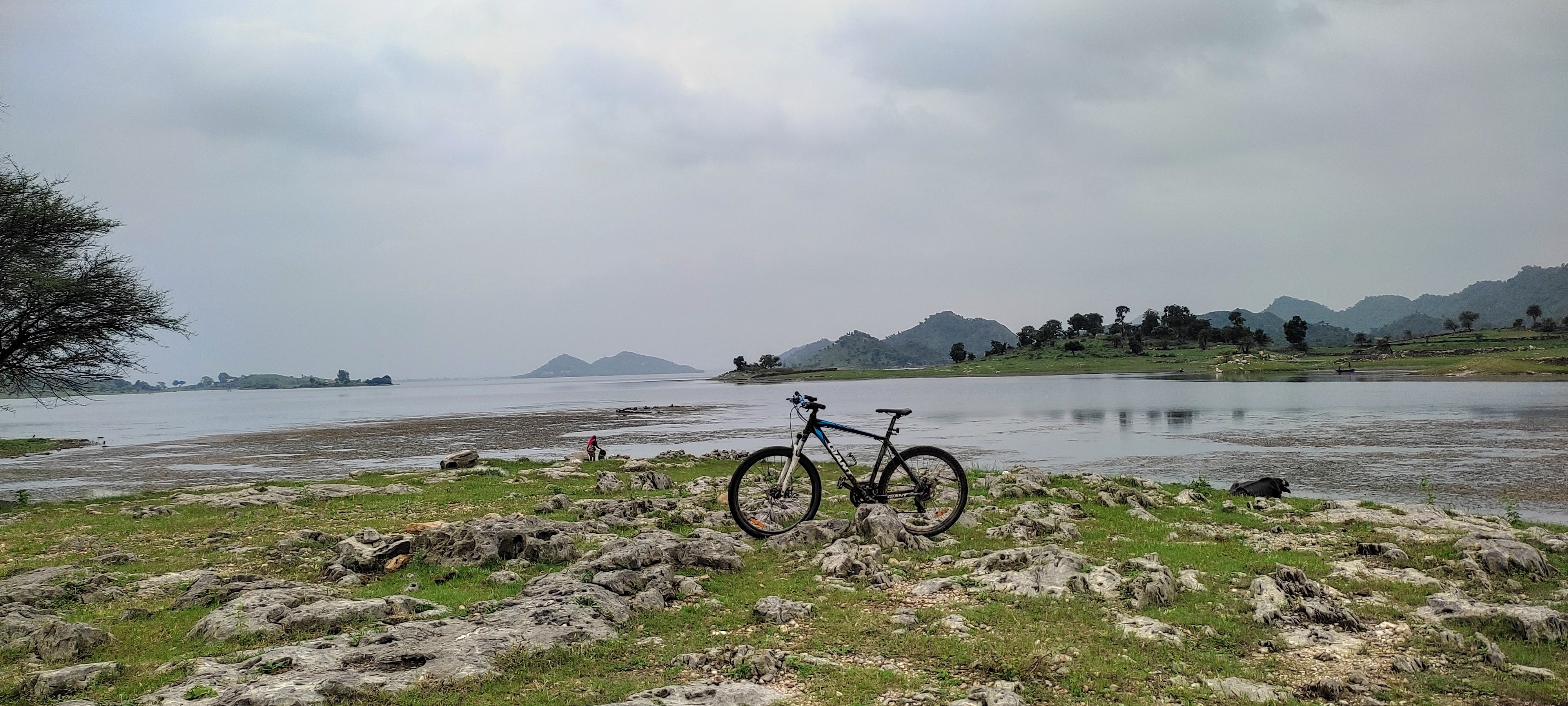Cycle ride to Jaisamand Lake